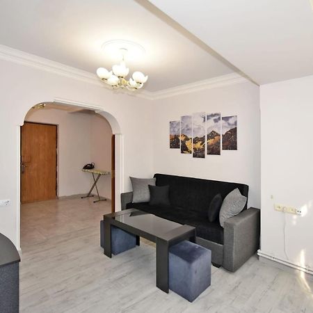 Luxury Spacious Apartment On Saryan Street.Centre Ereván Exterior foto