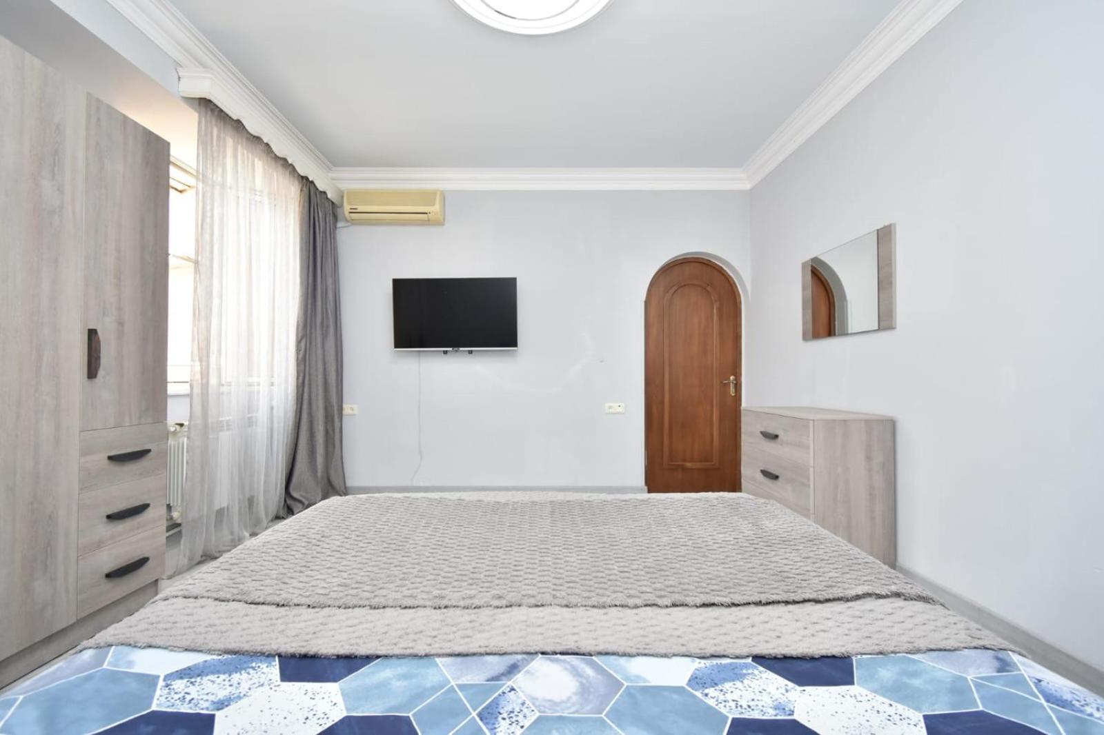 Luxury Spacious Apartment On Saryan Street.Centre Ereván Exterior foto